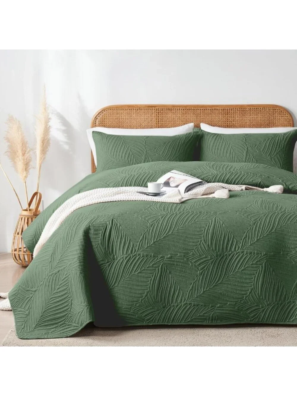 Lightweight Olive Green King Quilt Set, Soft Bedspread with Leaf Pattern, 3